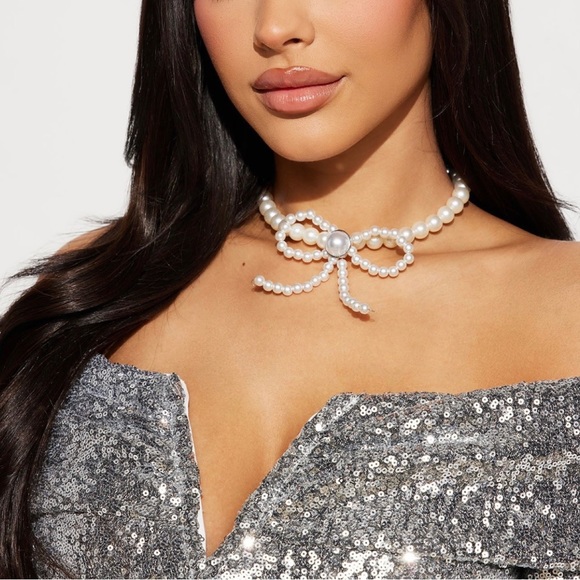 Pearly Bow Tie Necklace - Picture 6 of 7